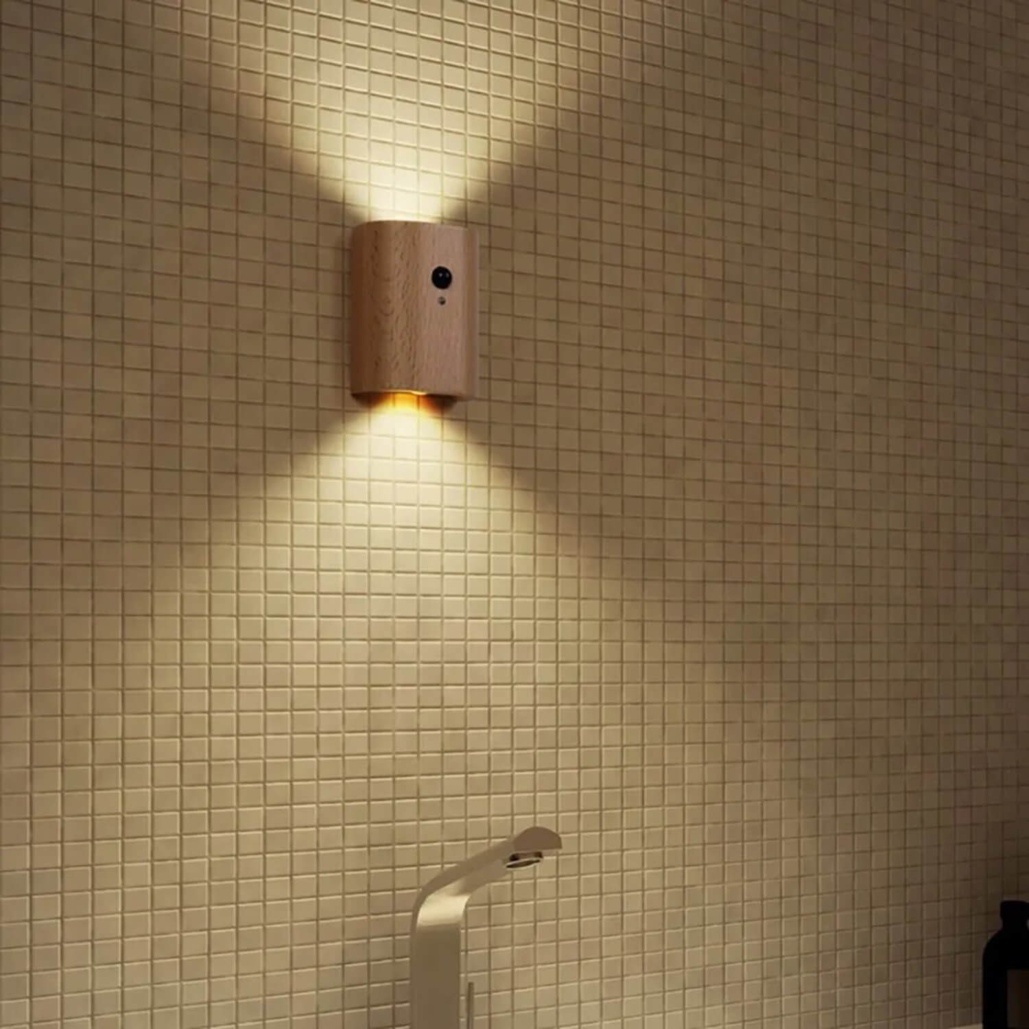 NOMI Draadloze Houten Wandlamp met Bewegingssensor en USB-C